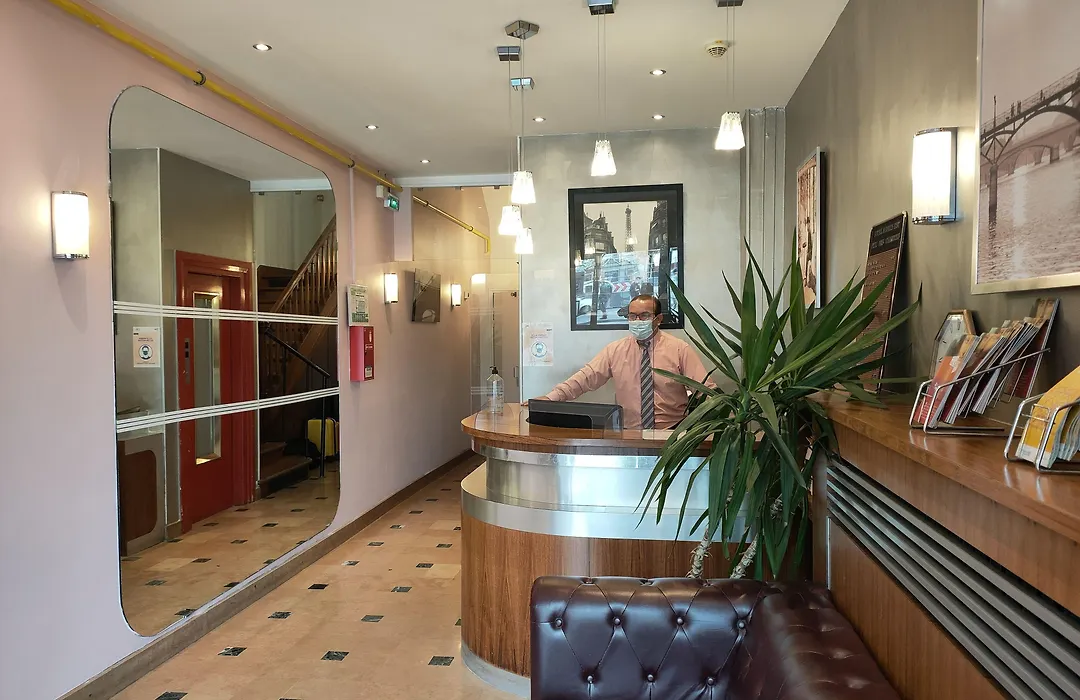 Hotel Modern Est-1
